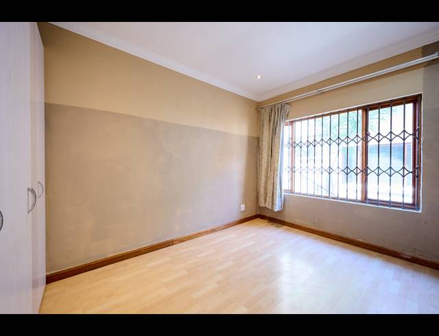 5 BEDROOM CLUSTER FOR SALE IN BARBEQUE DOWNS
